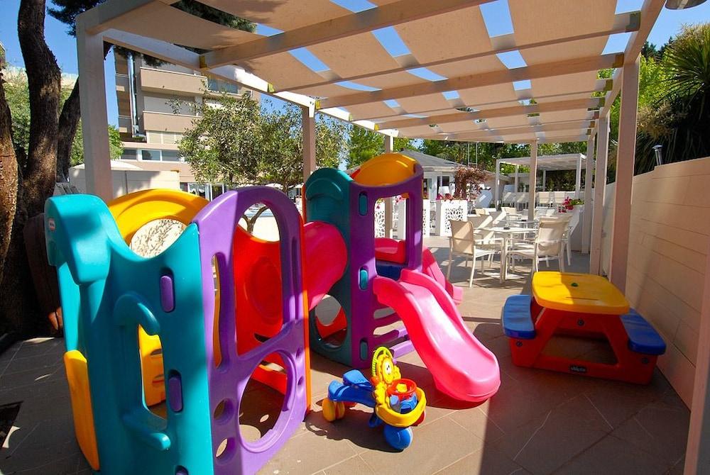 Hotel Pacific Cattolica Buitenkant foto