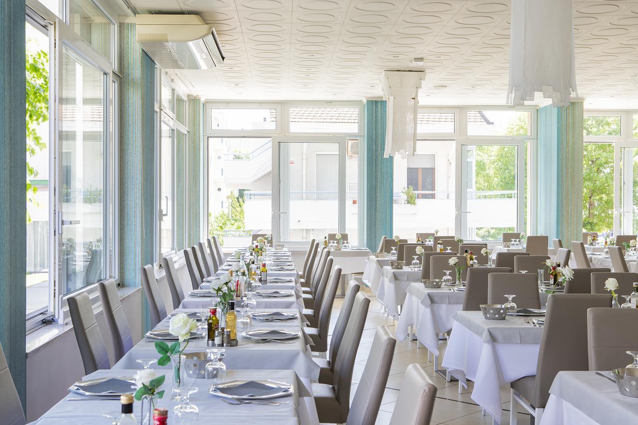 Hotel Pacific Cattolica Buitenkant foto